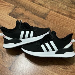Adidas Sneakers